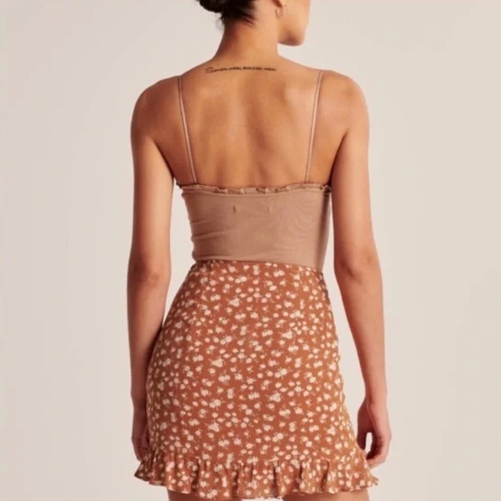 Small Abercrombie NWT orange floral ruffle mini skirt - Picture 3 of 3
